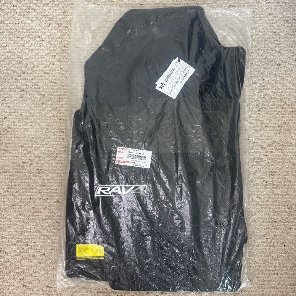 NWT Toyota Genuine 2 Black Carpet Floor Front Mats (PT206-42190-01)